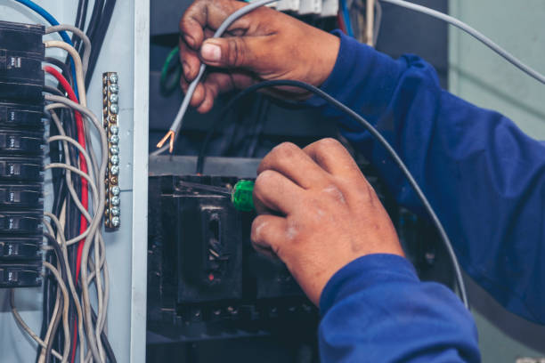 Best Circuit Breaker Repair  in Hoisington, KS